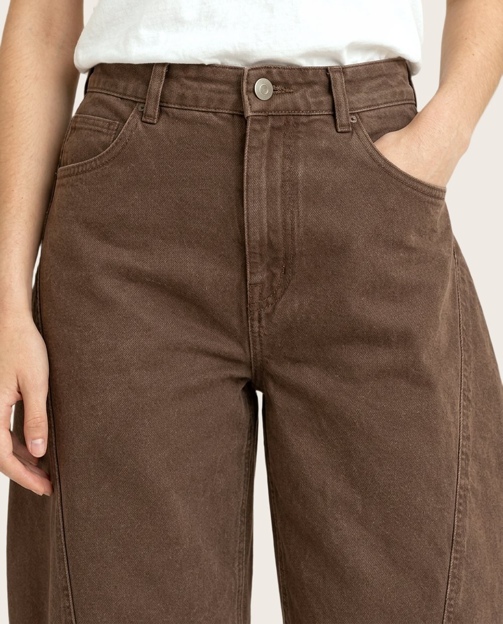 Barrel-Leg Trouser in Cocoa, worn, close up