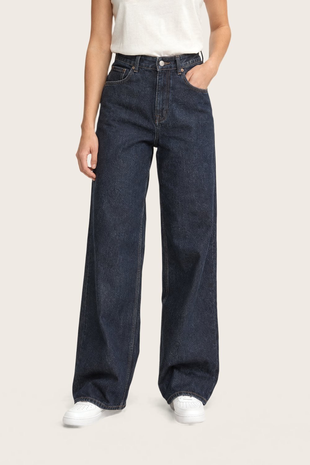 Wide Jean in Rinse, worn, front